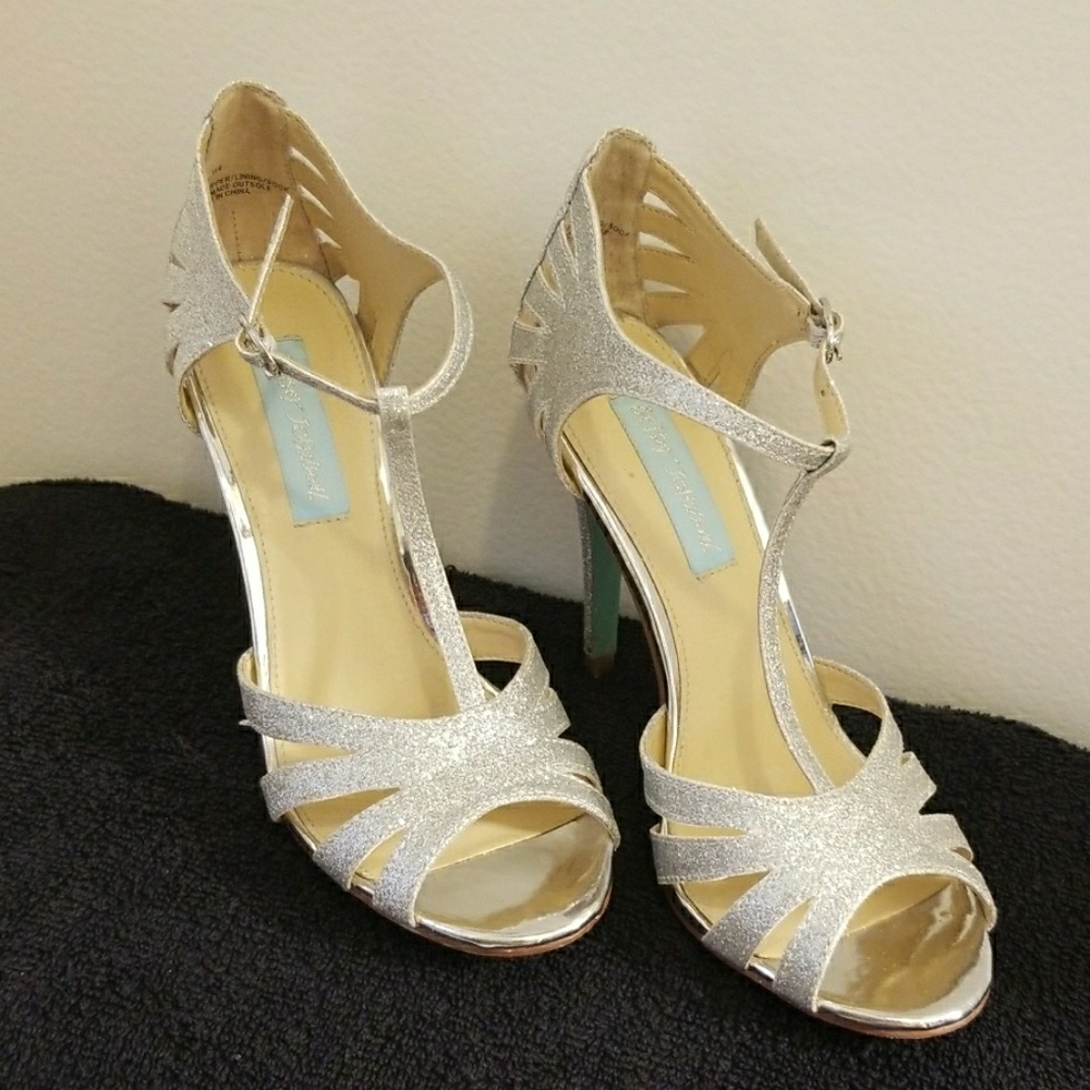 Besty Johnson Silver Tee Evening Heels